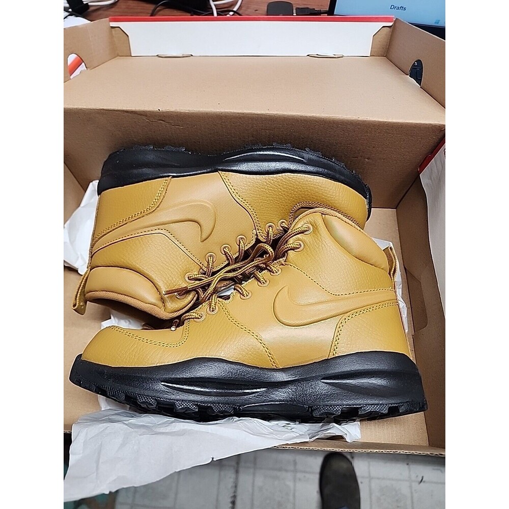 Nike Manoa Leather Boots Wheat/Black BQ5372-700 Size 4Y